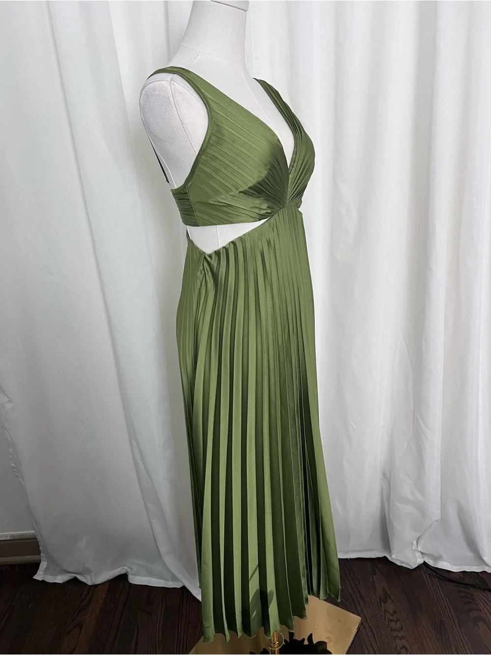 Abercrombie and Fitch. Satin Pleated Midi Dress with Cutout